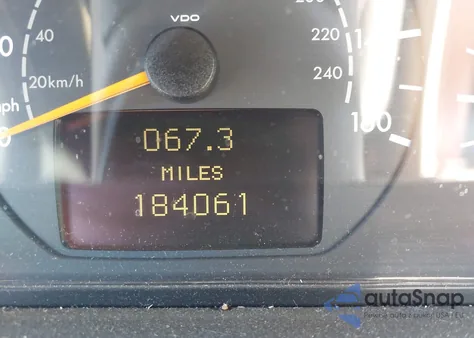 2000 Mercedes-Benz E 320 z USA, uszkodzony, nr VIN WDBJF65J3YB126763